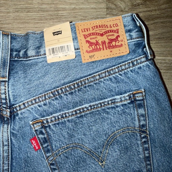 NWT Levi's Women's 501 Original Denim Shorts Distressed 100% Cotton High Rise 32 - Picture 8 of 12